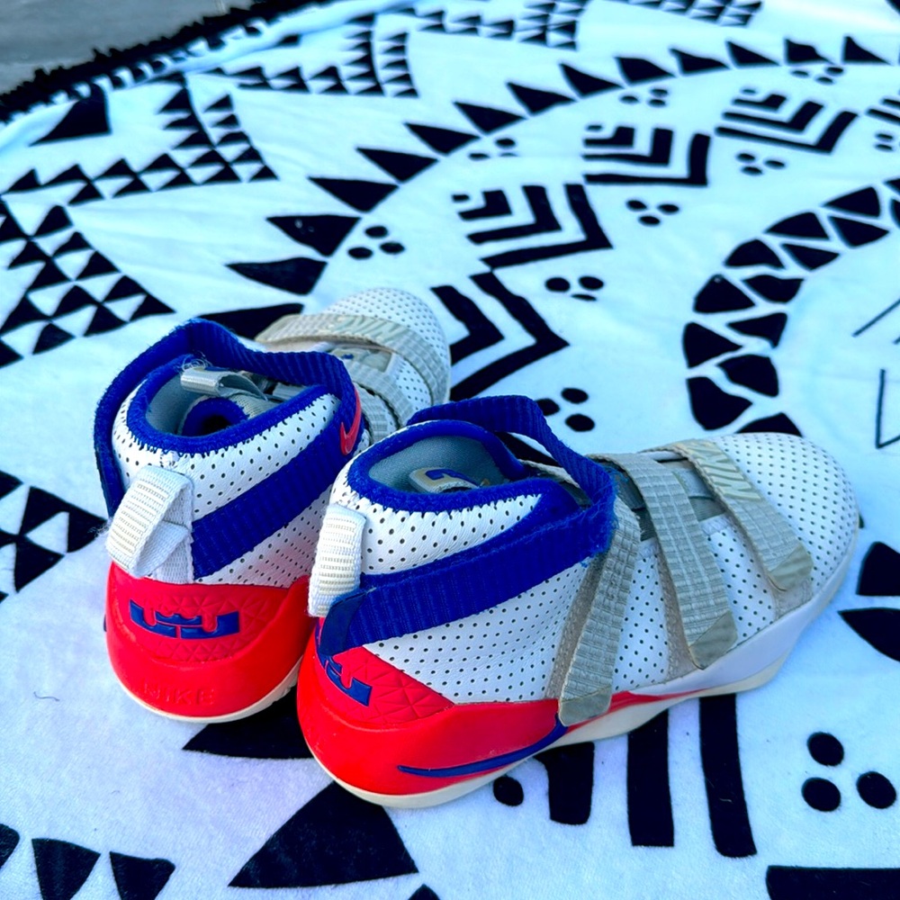 Lebron James Sneakers size 3